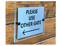 M041 Please Use Other Gate Arrow Left Modern Acrylic Aluminium Sign Plaque