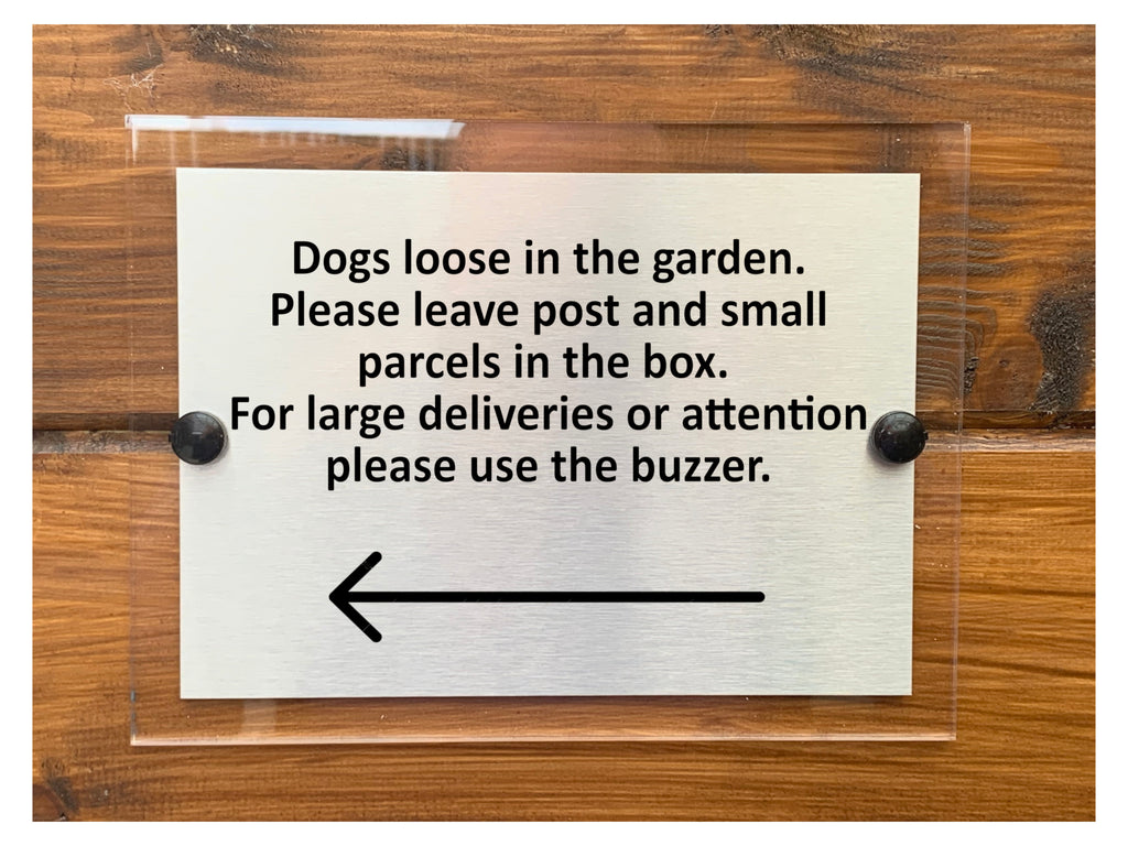 M035 Dogs loose in garden. Deliveries Door Modern Acrylic Aluminium Sign Plaque