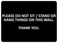 1052 PLEASE DO NOT SIT STAND OR HANG THINGS ON THIS WALL Metal Aluminium Plaque Sign